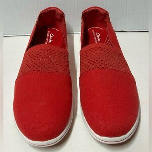 Clark’s Women's Breeze Vibe Cloudsteppers collection CherrySlip-On Knit Sneakers